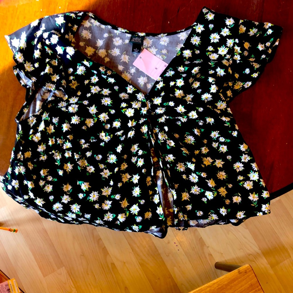 Cute flower top from wild fable